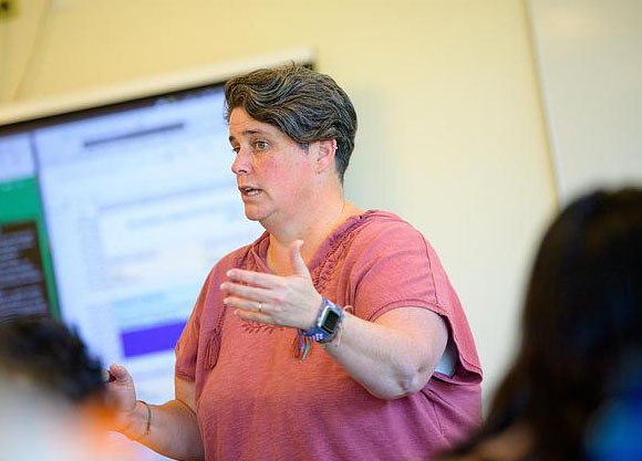 Cindy Kern explains topic to group