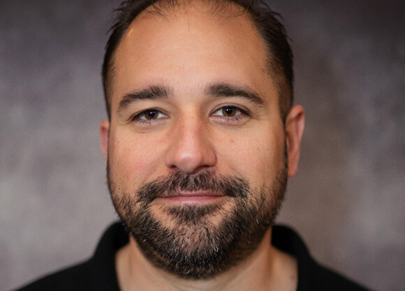 Headshot of Joshua Lockwood '03